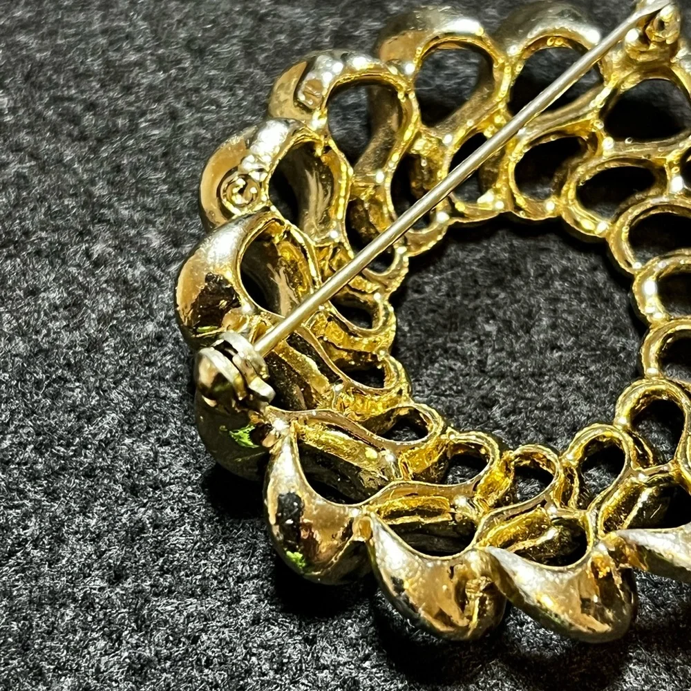 Sarah Coventry Gold Swirl Brooch